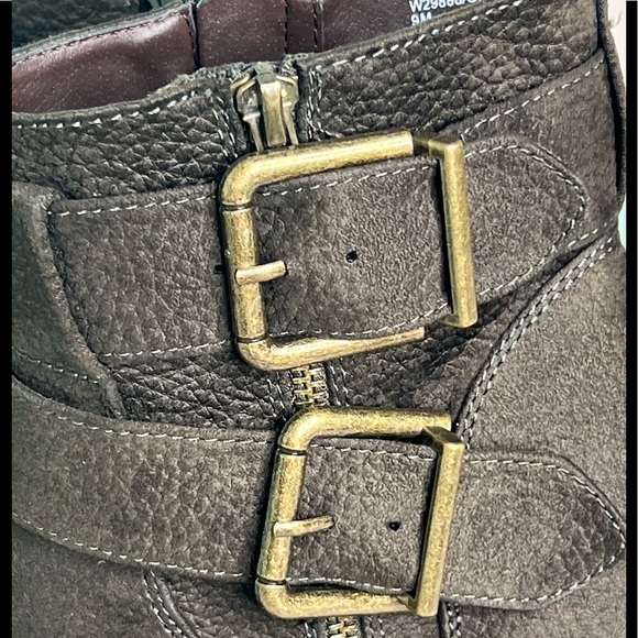 Women's WHITE MOUNTAIN Gilmour Double Buckled Army-Green Ankle Boots Lug Sole 9M - Picture 8 of 9